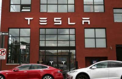 Tesla Ürettiği Araçlarda İki Renk Seçeneğini Kaldıracak